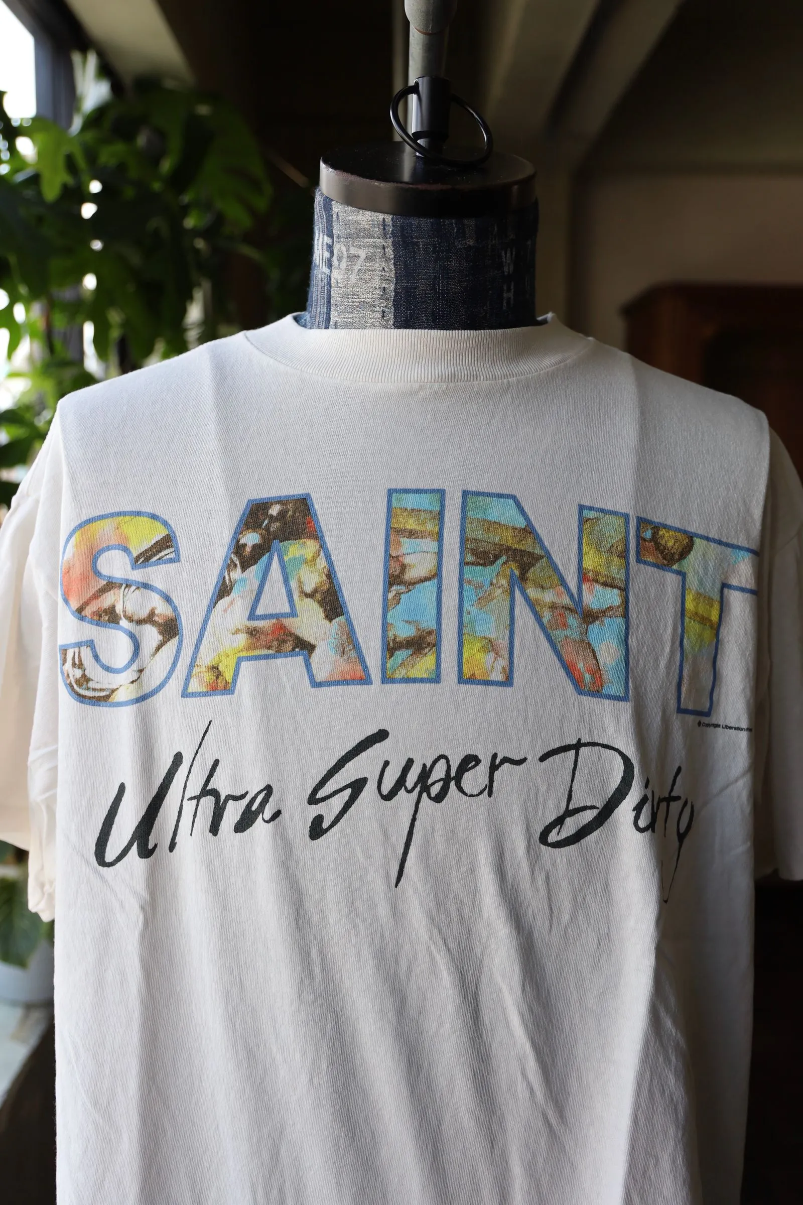 SAINT Mxxxxxx SS TEE/SUPER DIRTY/WHT oil painting SAINT SUPER DIRTY slogan TEE off-white S-XL Made of original OE yarn tube weaving without side seams to distinguish the split fabrics original consistent VINTAGE label/little angel anti-counterfeiting label top printing technology highly restored original details
